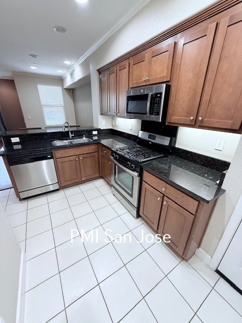 3 Bed 3.5 Bath Townhome available in San Jose property image
